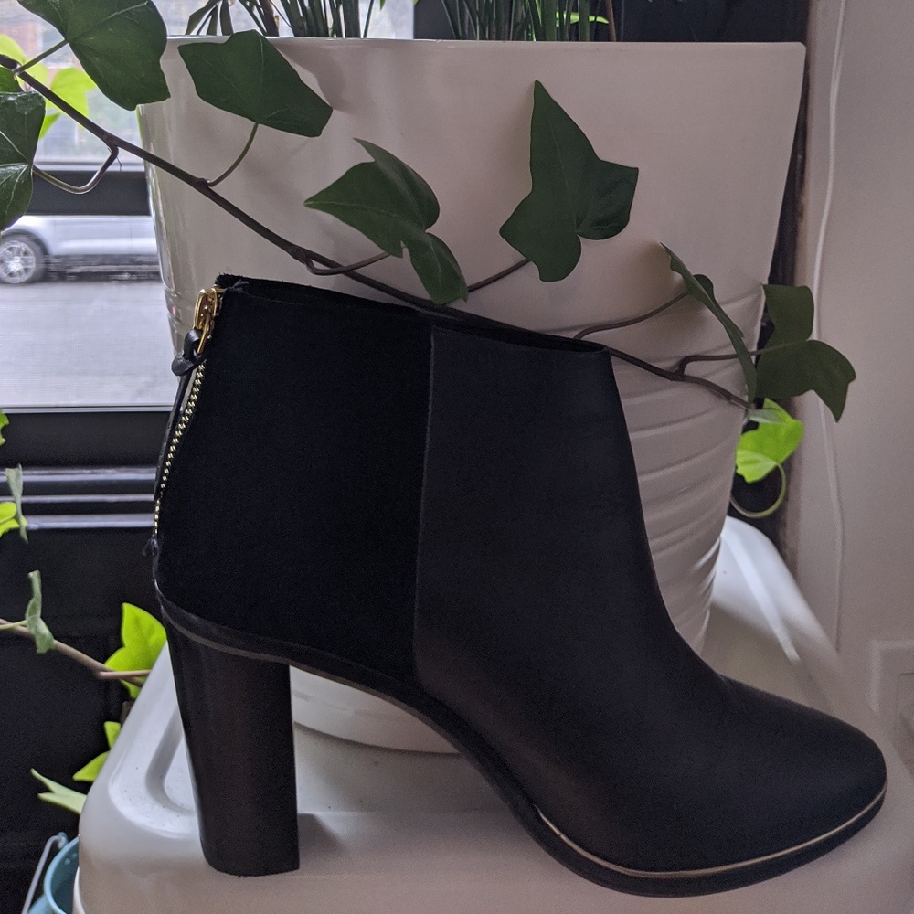 Ted Baker London Suede/Leather Heels